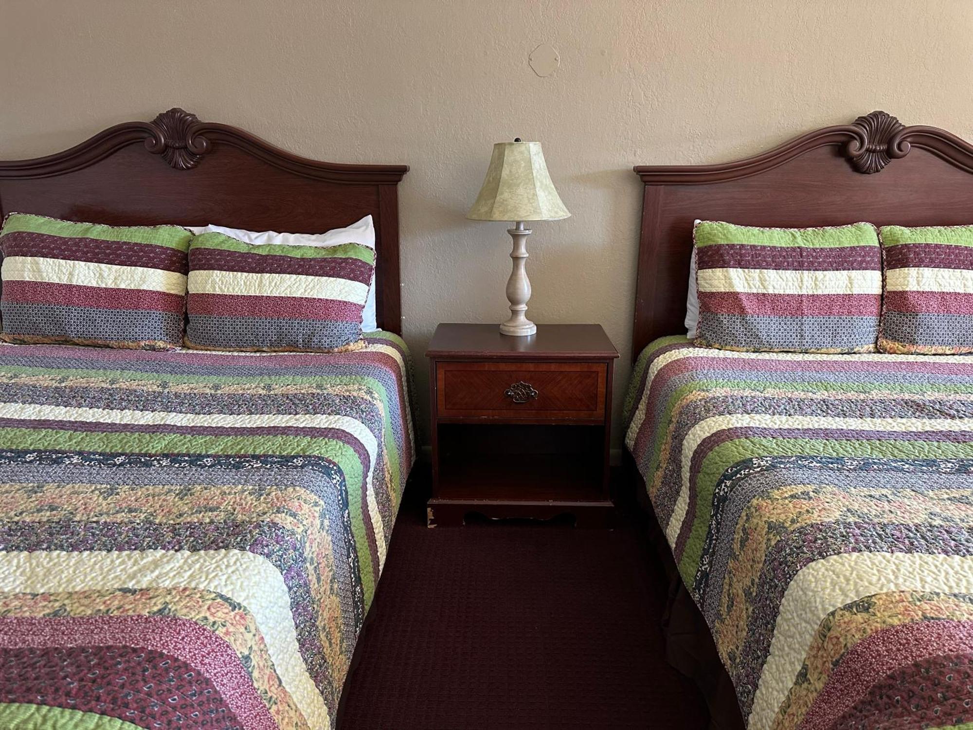 فريدريكسبيرغ Sunset Inn And Suites المظهر الخارجي الصورة
